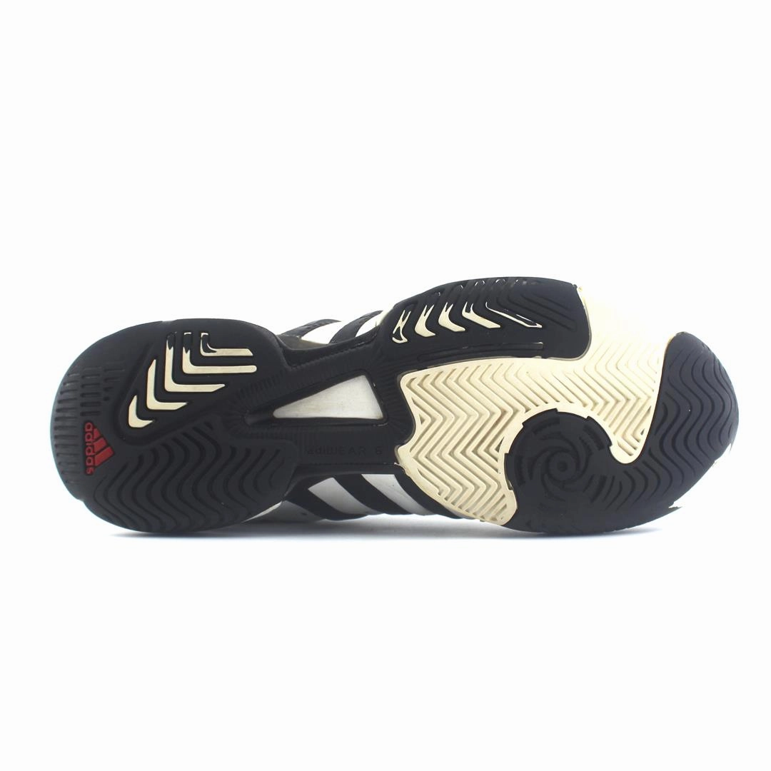 The Pump Basketball Shoes ADIDAS BARRICDE