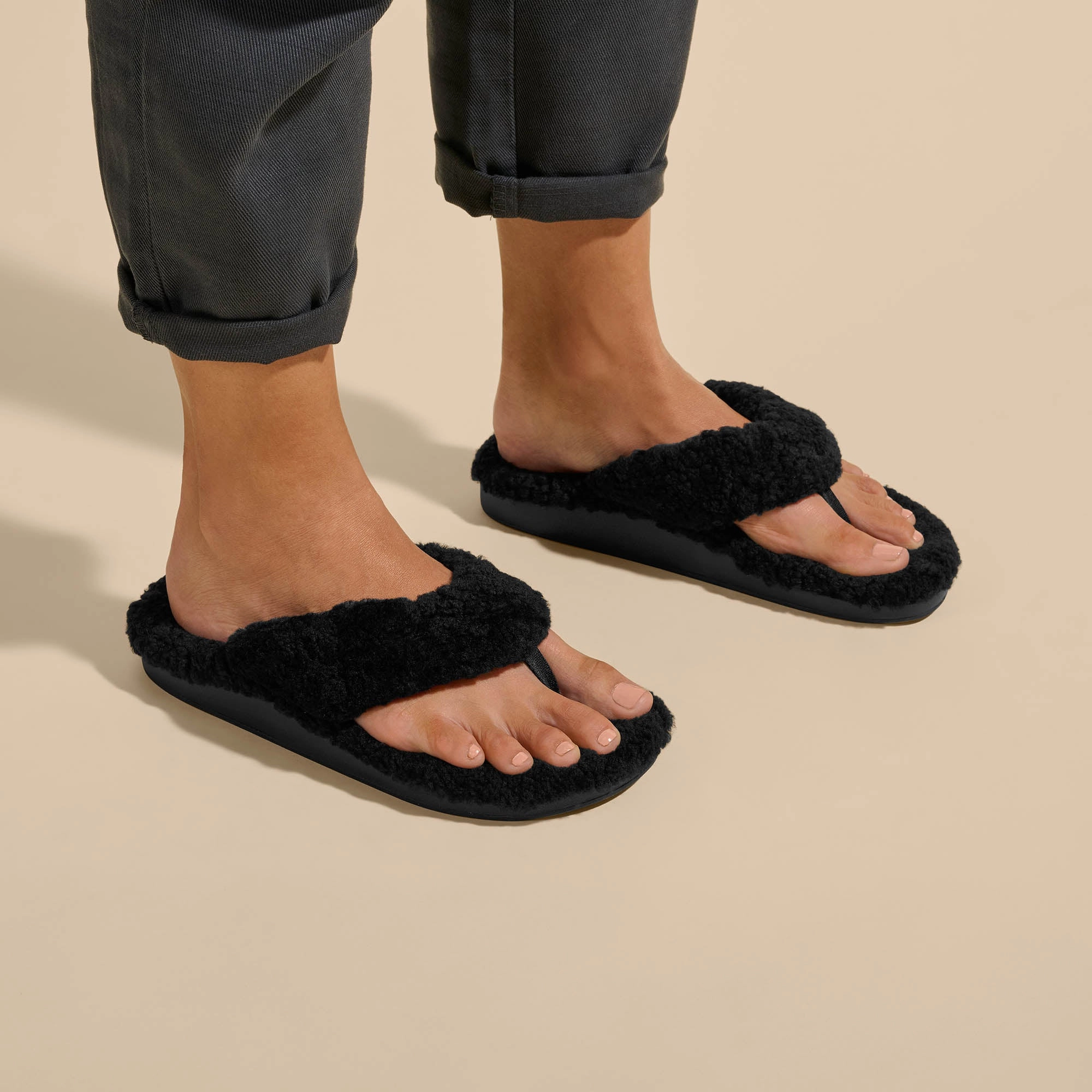 Kpe'a Heu - Black / Black Fit Flip Flops