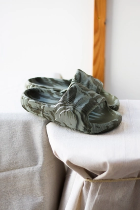 Support Slippers ADILETTE 22 "OLIVE STRATA"