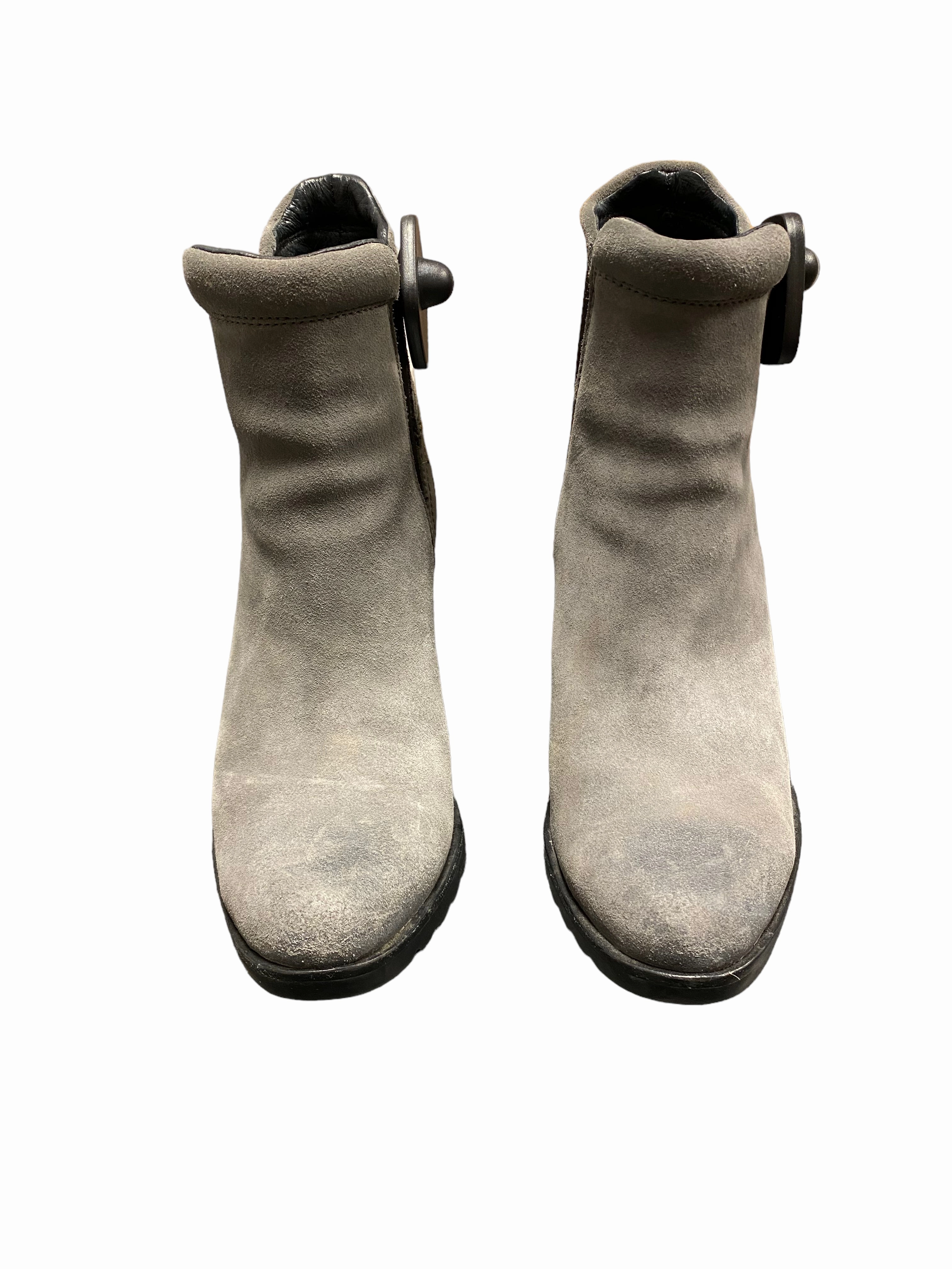 Black & Grey Boots Designer Sorel, Size 8 Suede Chelsea Boots Summer