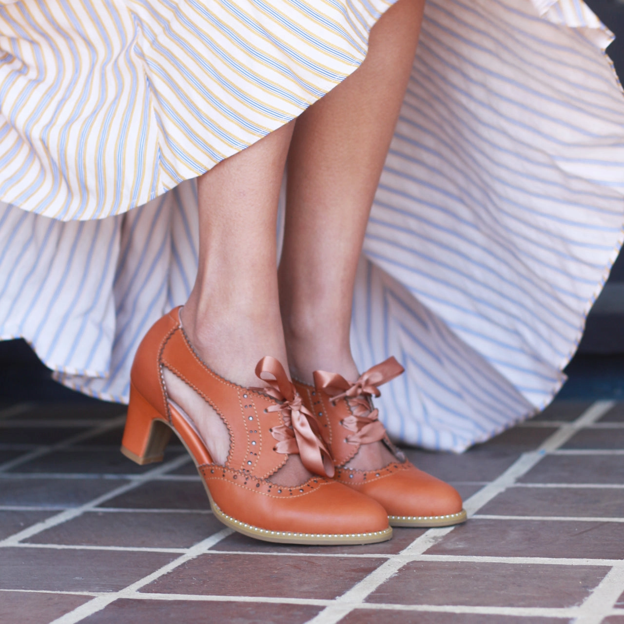 Donna Vintage Lace-Up Heels Pointed Toe Knee High Boots Low Heel