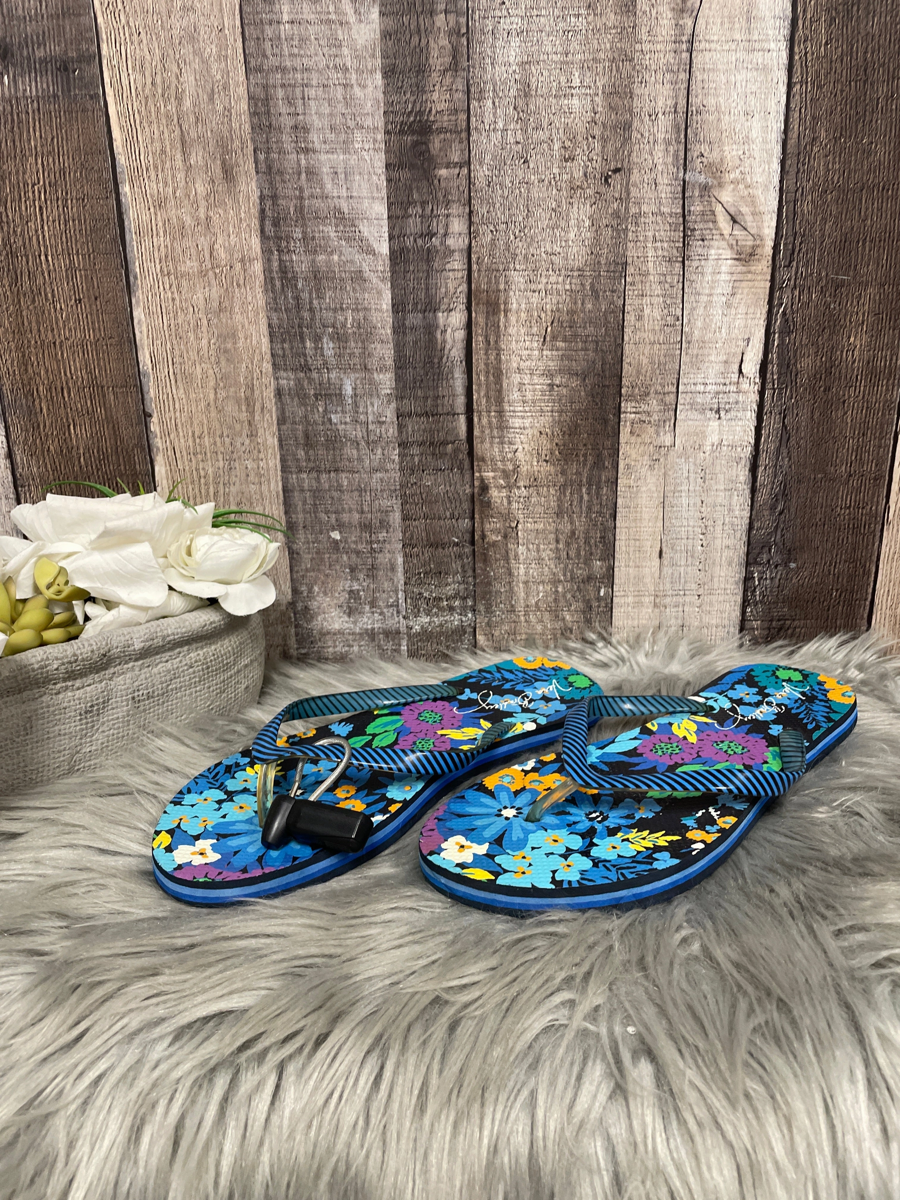 Multi-colored Sandals Flip Flops Vera Bradley, Size 8 Flip Flops For Ugly Toes