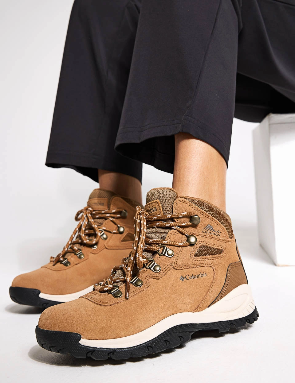 Newton Ridge Plus Waterproof Amped Hiking Boot - Elk/Dark Stone