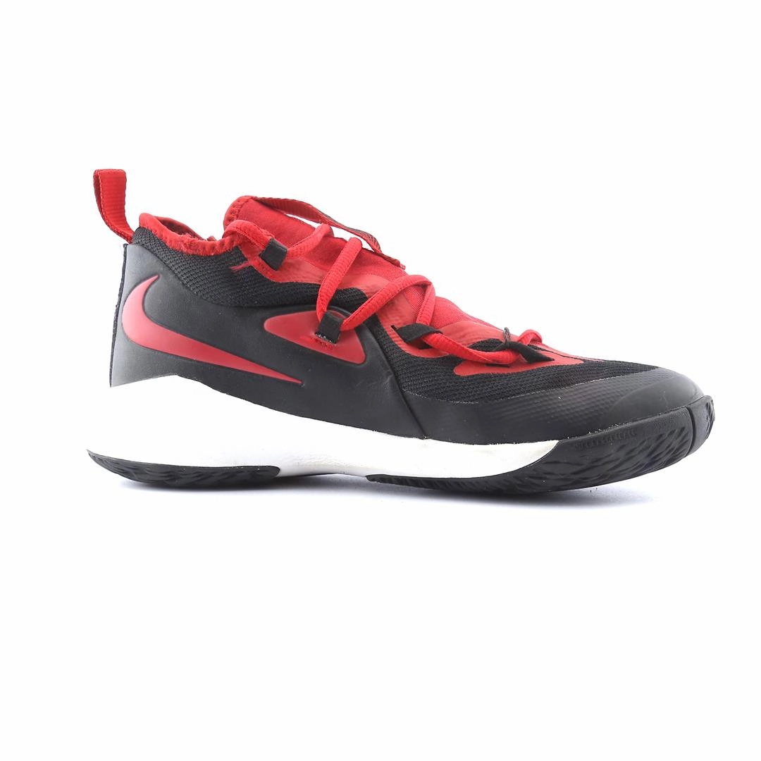 Team Hustle D6 Basketball Shoes NIKE FUTURE COURT 2