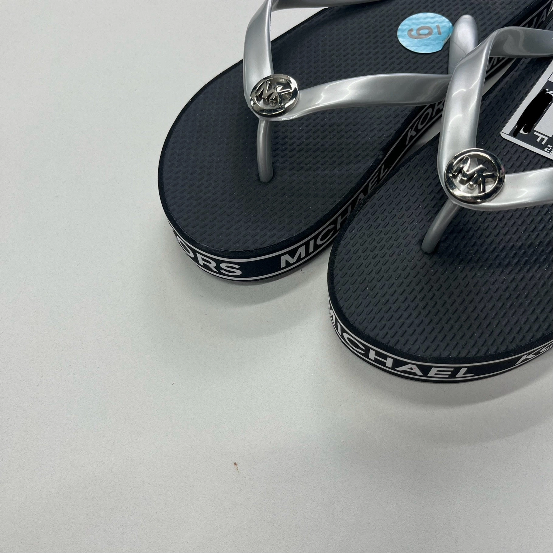 Silver Sandals Flip Flops Michael Kors, Size 6 Roxanna Flip Flops