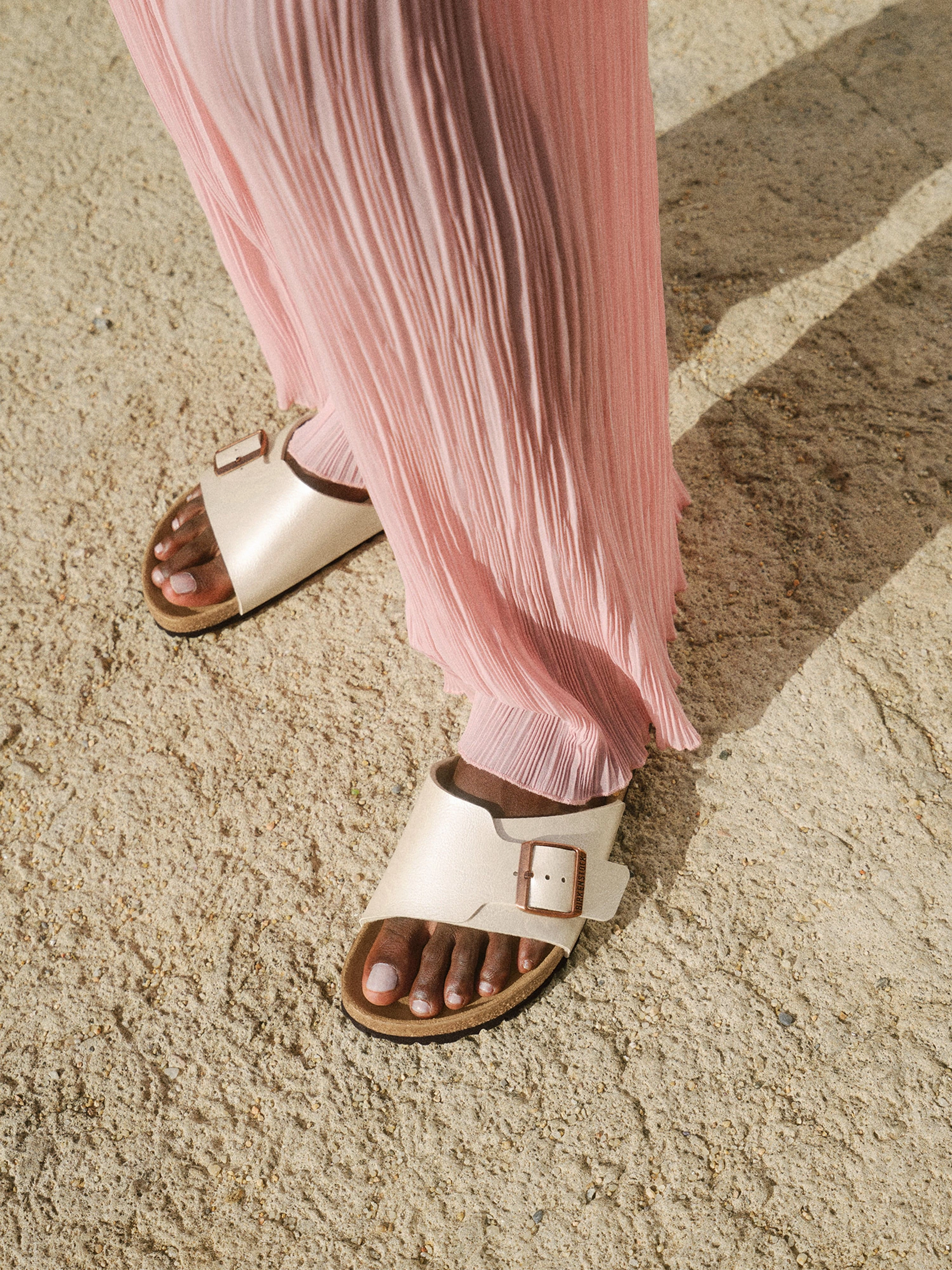 Agent Login BIRKENSTOCK Girls Arizona Classic Metallic Sandals in Gold