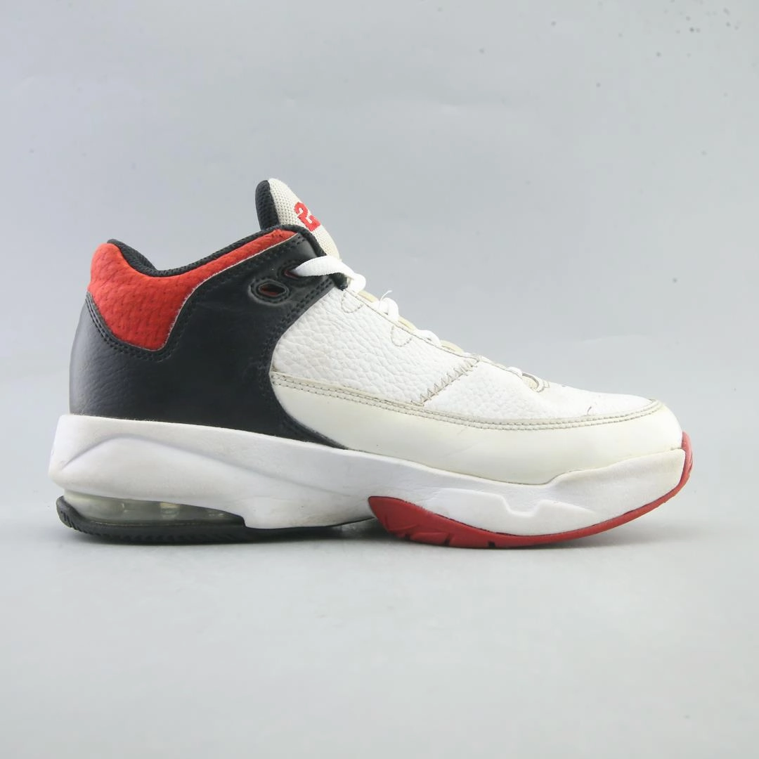One Take Basketball Shoes JORDAN MAX AURA 3