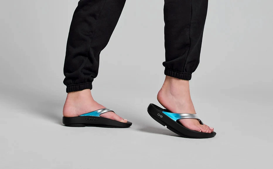 OOFOS 1401 OOLALA LUXE - FROST Outer Banks Flip Flops