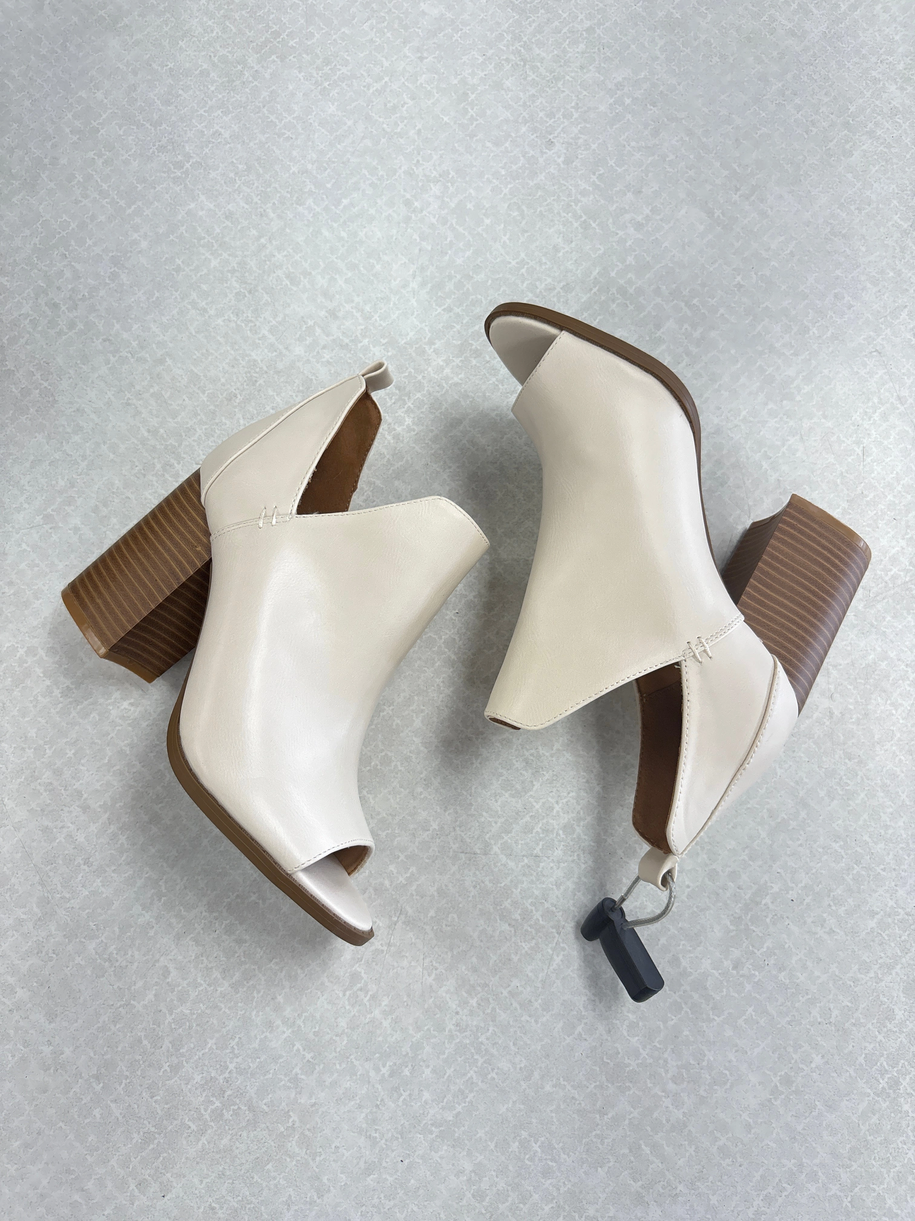BOOTS ANKLE HEELS by    CLOTHES MENTOR In CREAM, Size: 6.5 Good Quality Chelsea Boots Reddit