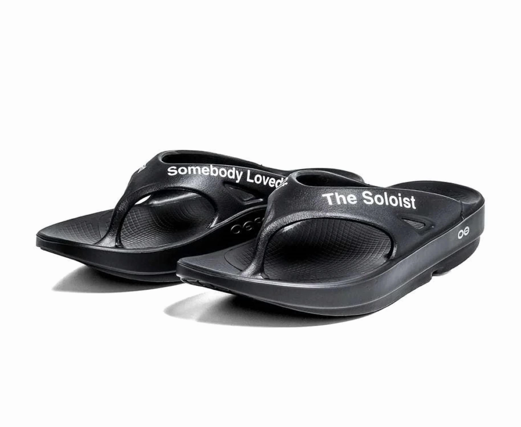 Men Slider Flip Flop In Black Small Heeled Sandals