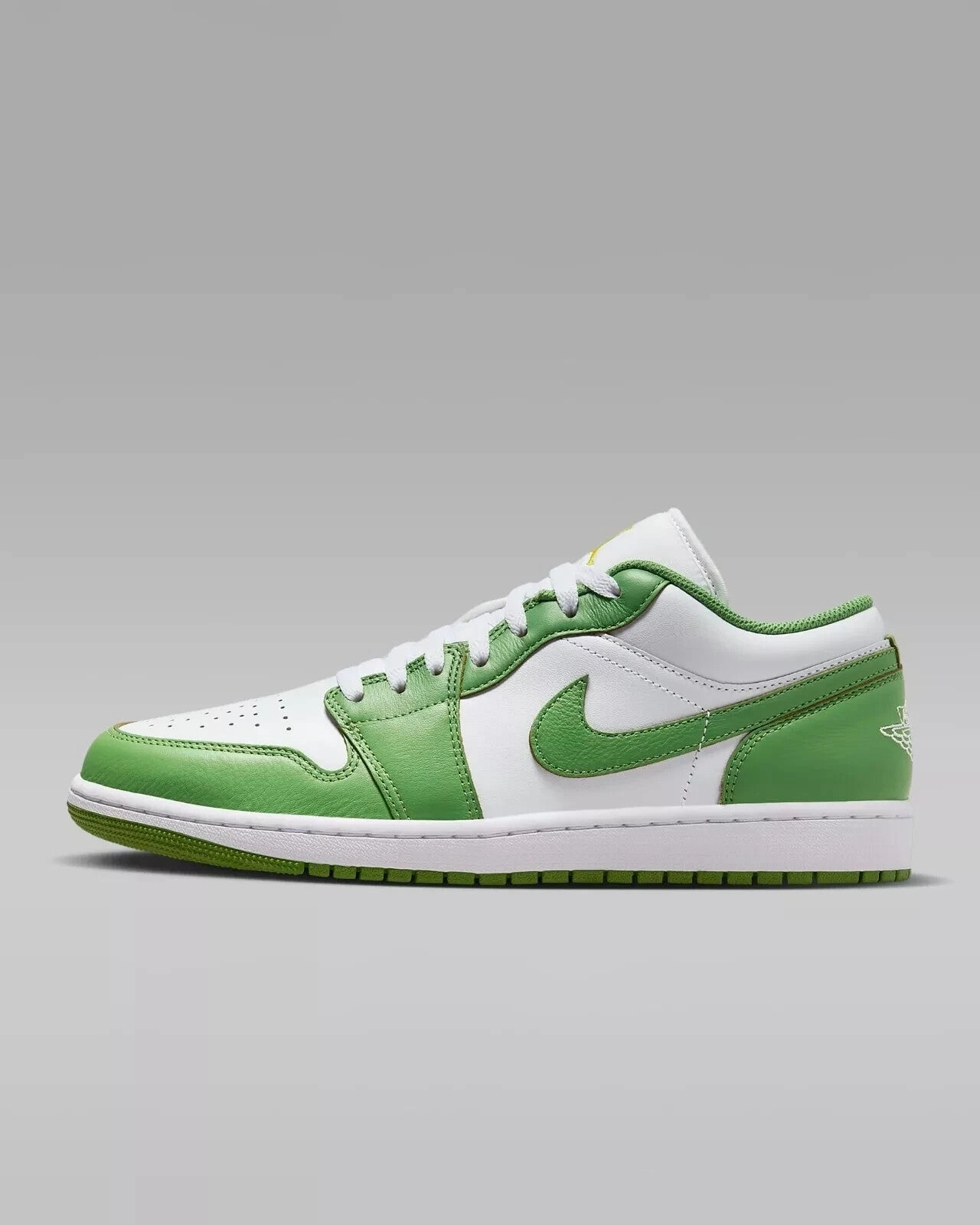 Nike Streetgato Indoor Soccer Shoes Nike Air Jordan 1 Low SE HF4823-100 Sneaker Men White Green Leather Shoes TF6886 (White,9.5)
