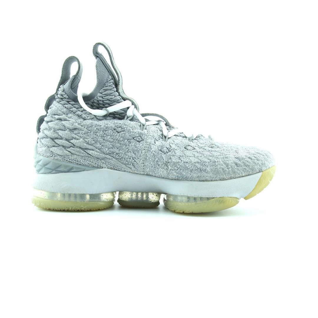 NIKE  LEBRON 15 2k3 Basketball Shoes