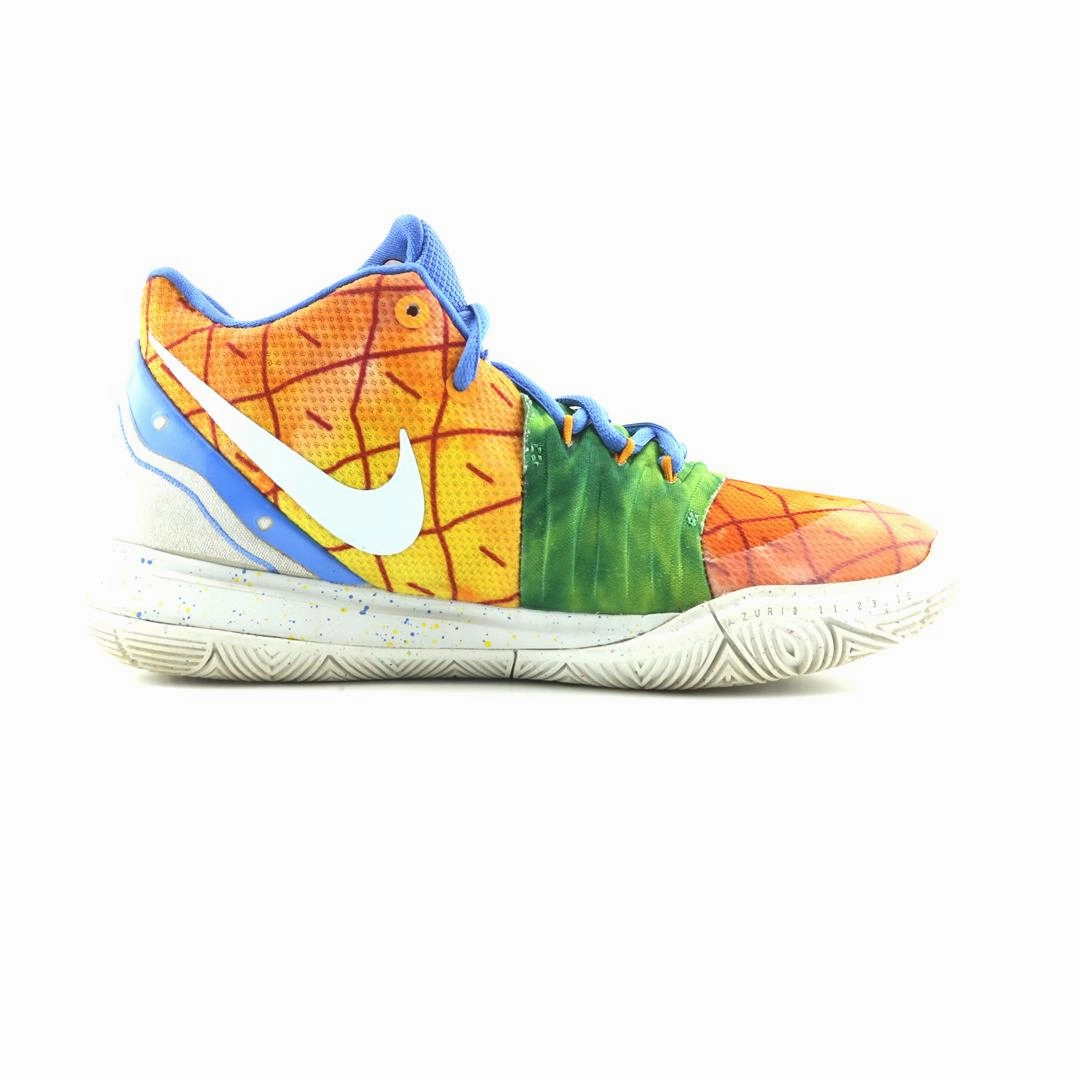 NIKE SPONGEBOB SQUAREPANTS X KYRIE 5 White Basketball Shoes Black Socks