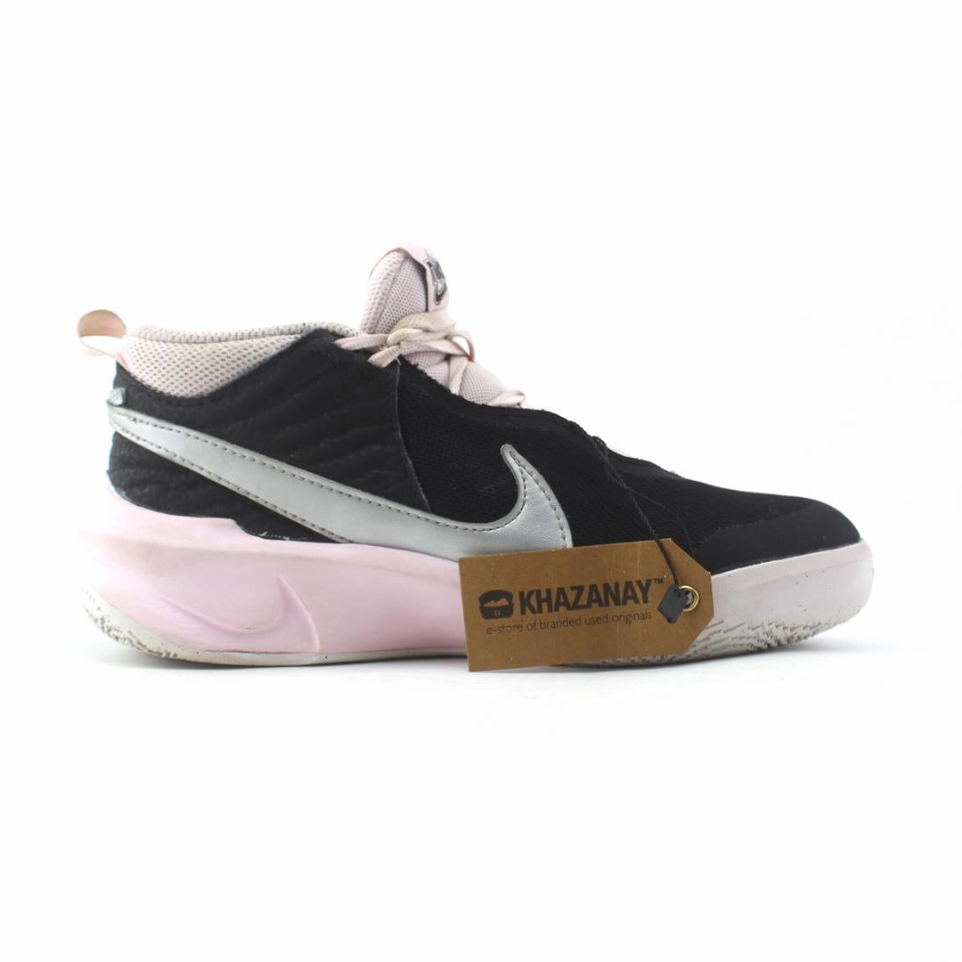 NIKE TEAM HUSTLE D 10 SE Duke University Basketball Shoes