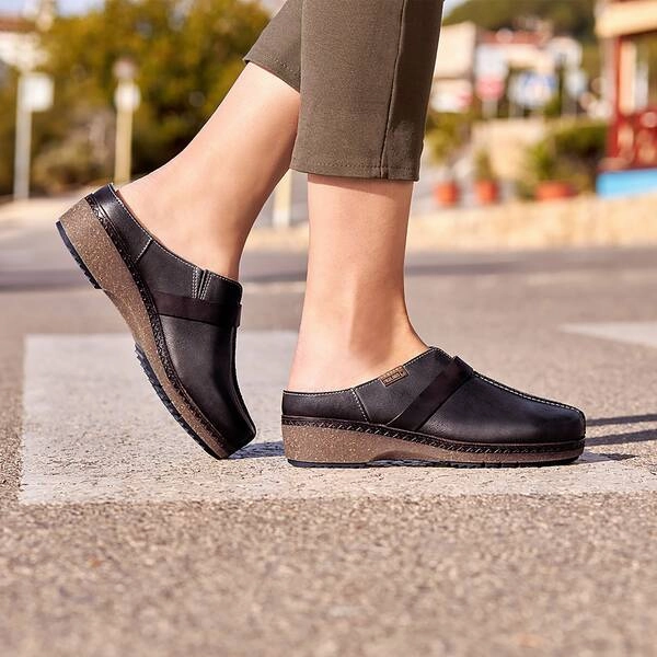 Thea Clogs Pikolinos Granada W0W-3590C1 Clog Black (Women's)