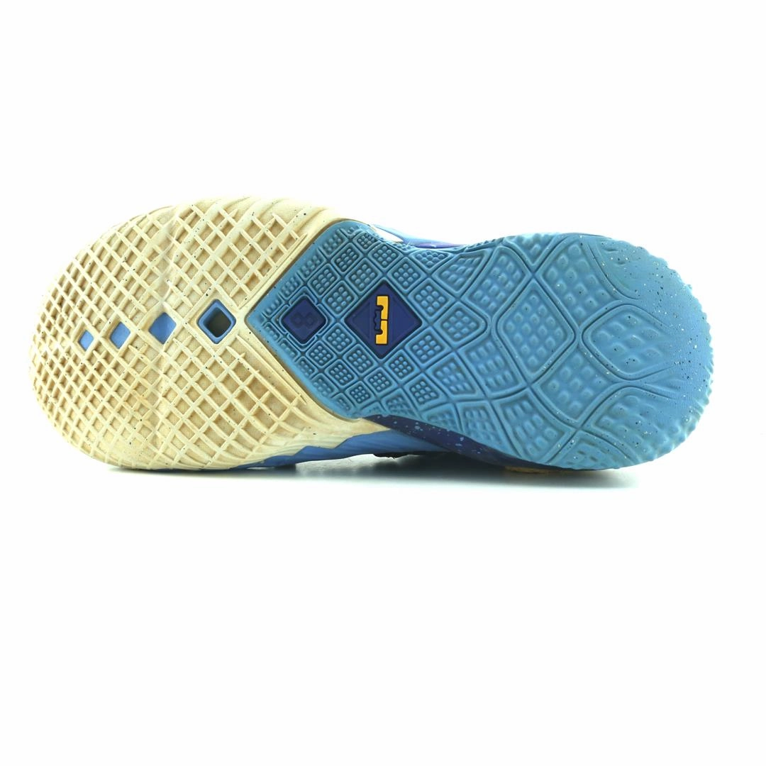 Uptempo 97 Basketball Shoes NIKE LEBRON 18