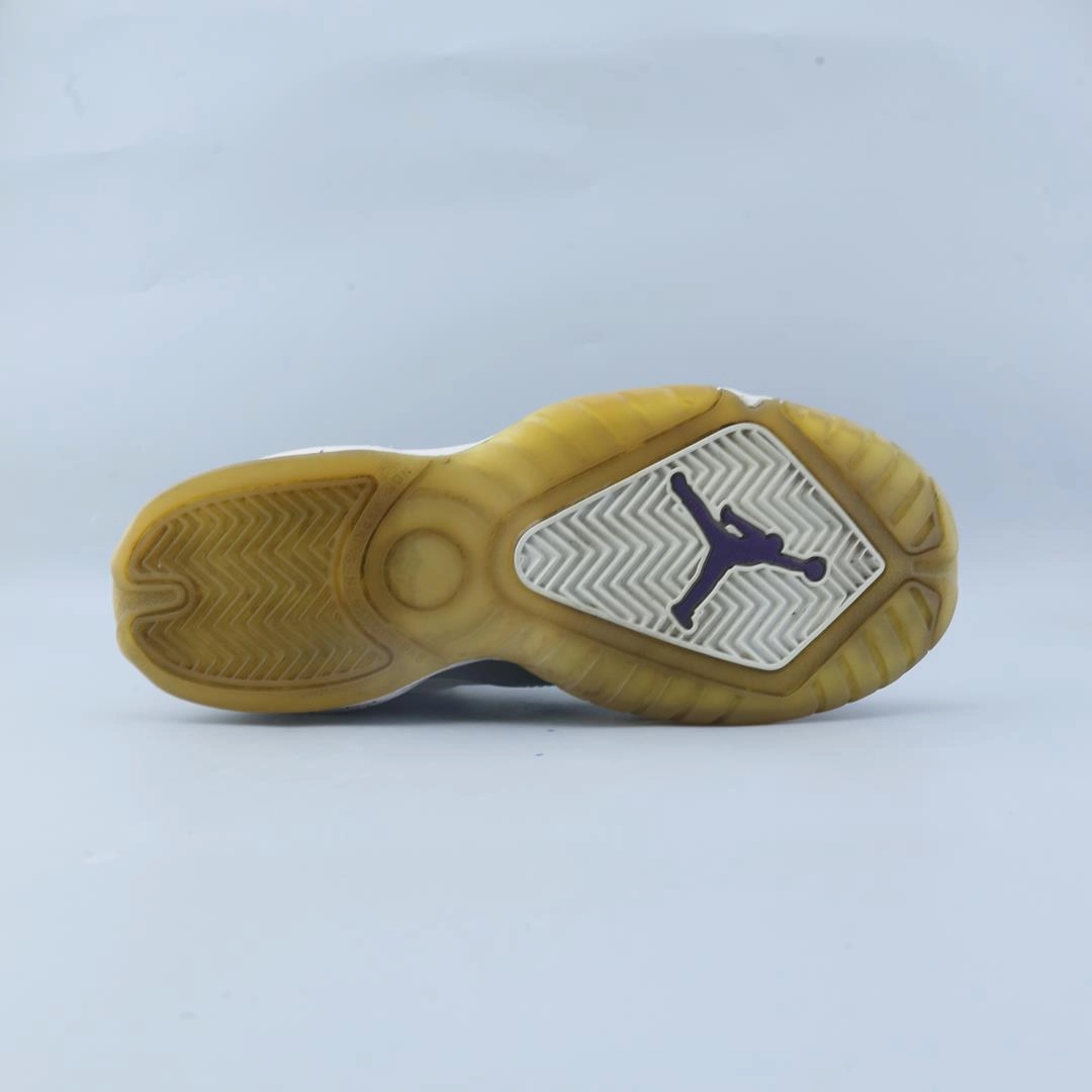 Basketball Shoes And JORDAN B'LOYAL