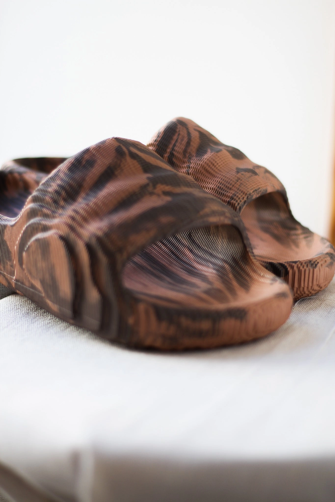 ADILETTE 22 "EARTH STRATA" Walmart Dearfoams Slippers