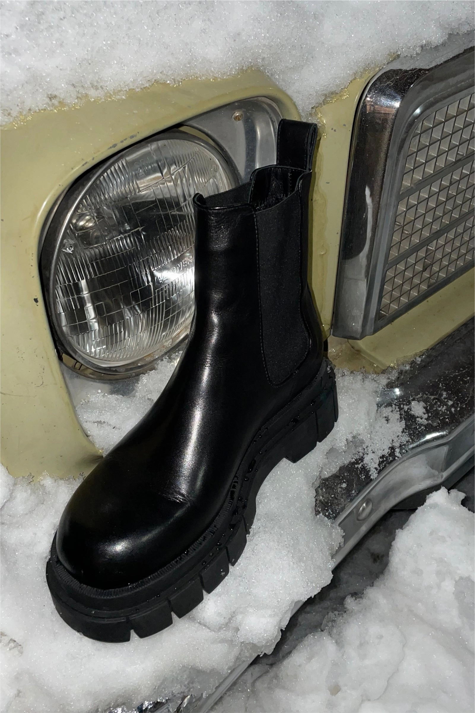 STORM Loose Chelsea Boots