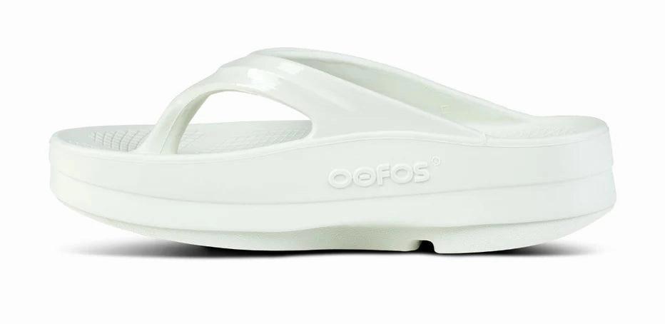 OOFOS WOMENS OMEGA THONG - COSMIC GRAY Flip Flops Shower