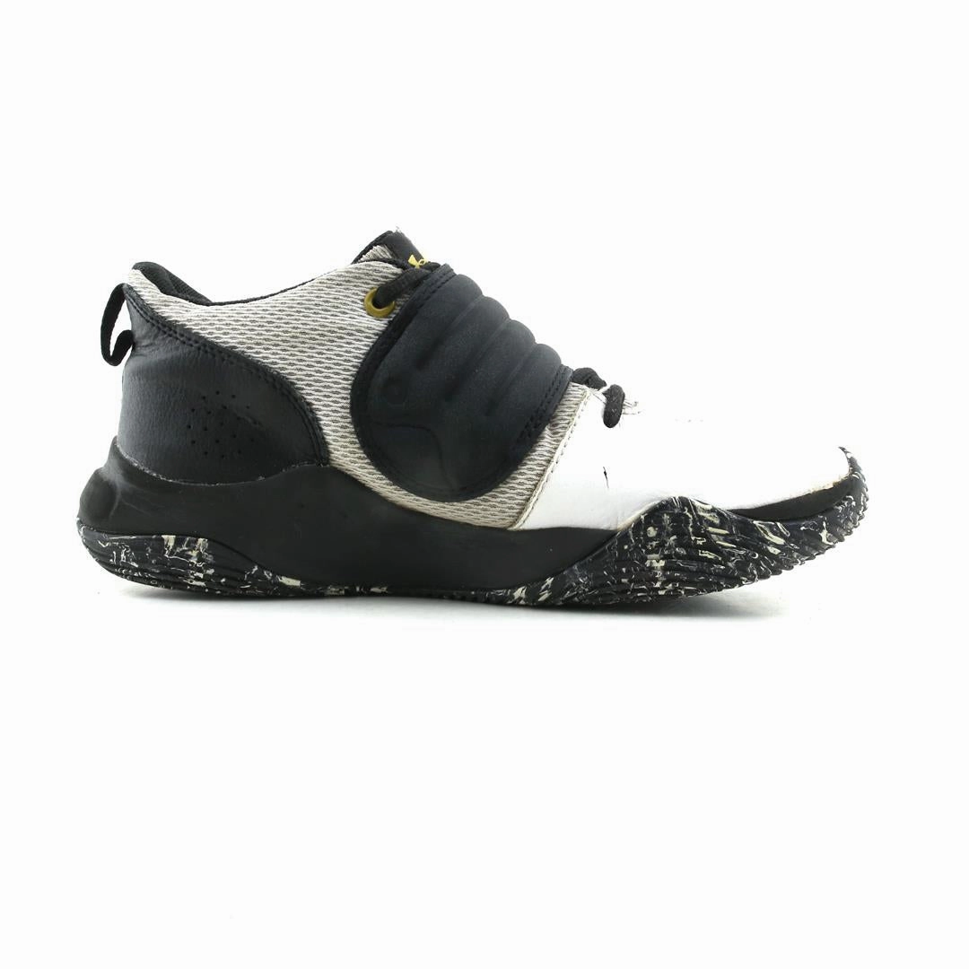 UNDER ARMOUR ZONE BB 90s Nike Basketball Shoes