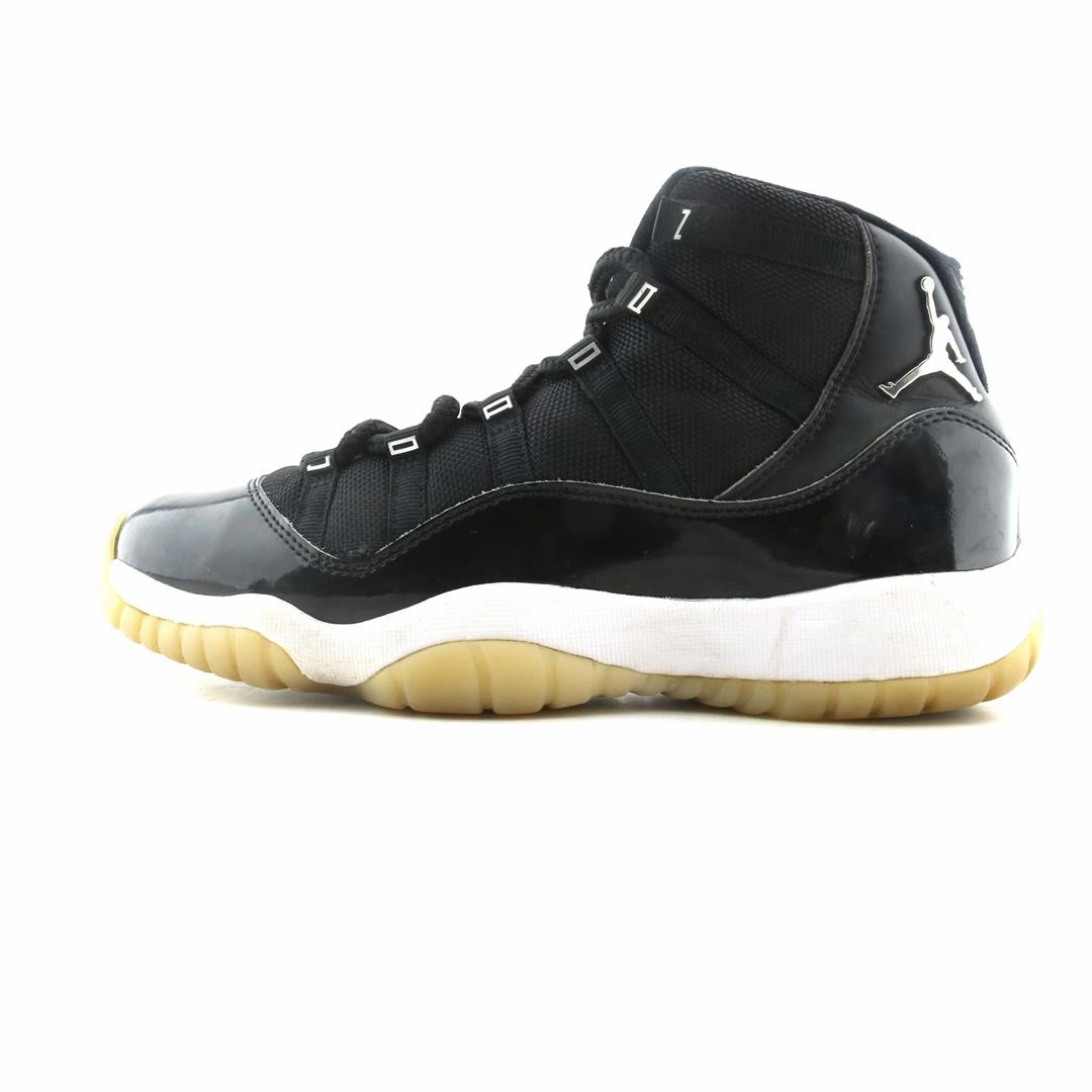 JORDAN 11 RETRO Clutchfit Basketball Shoes