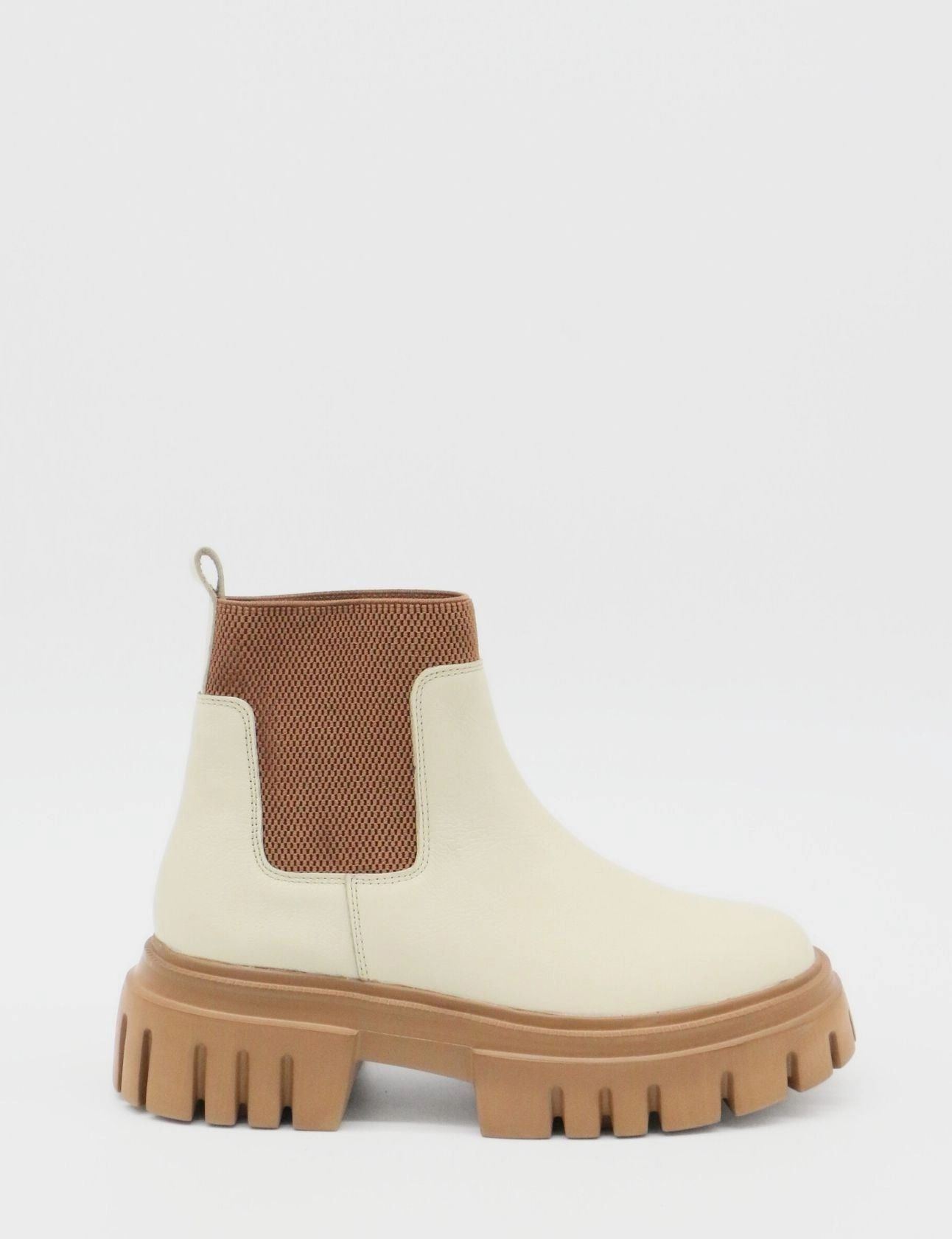 Agora platform chelsea boots in off white leather womens shoes 80s Chelsea Boots
