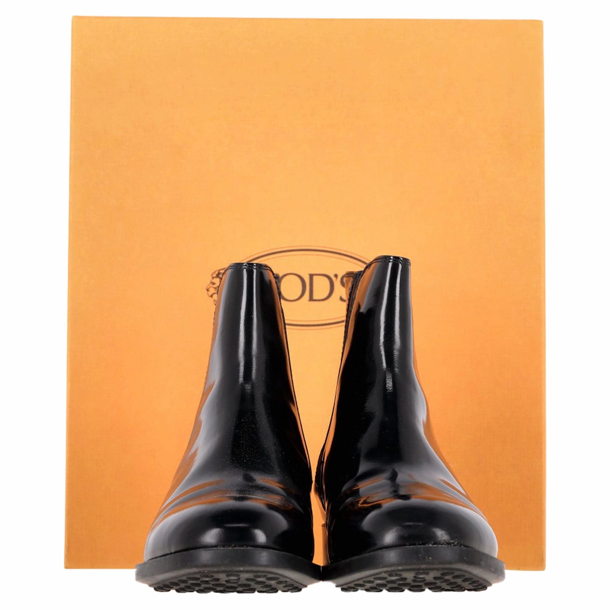 Tod's Glossed Chelsea Boots in Black Leather Wide Chelsea Boot