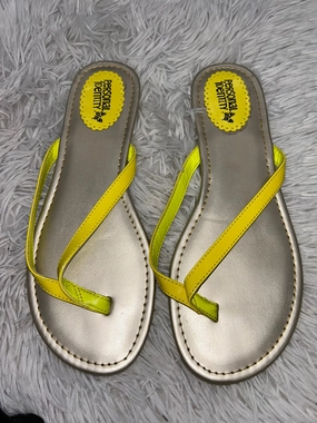 Yellow Sandals Flip Flops Clothes Mentor, Size 9 Bolt Flip Flops