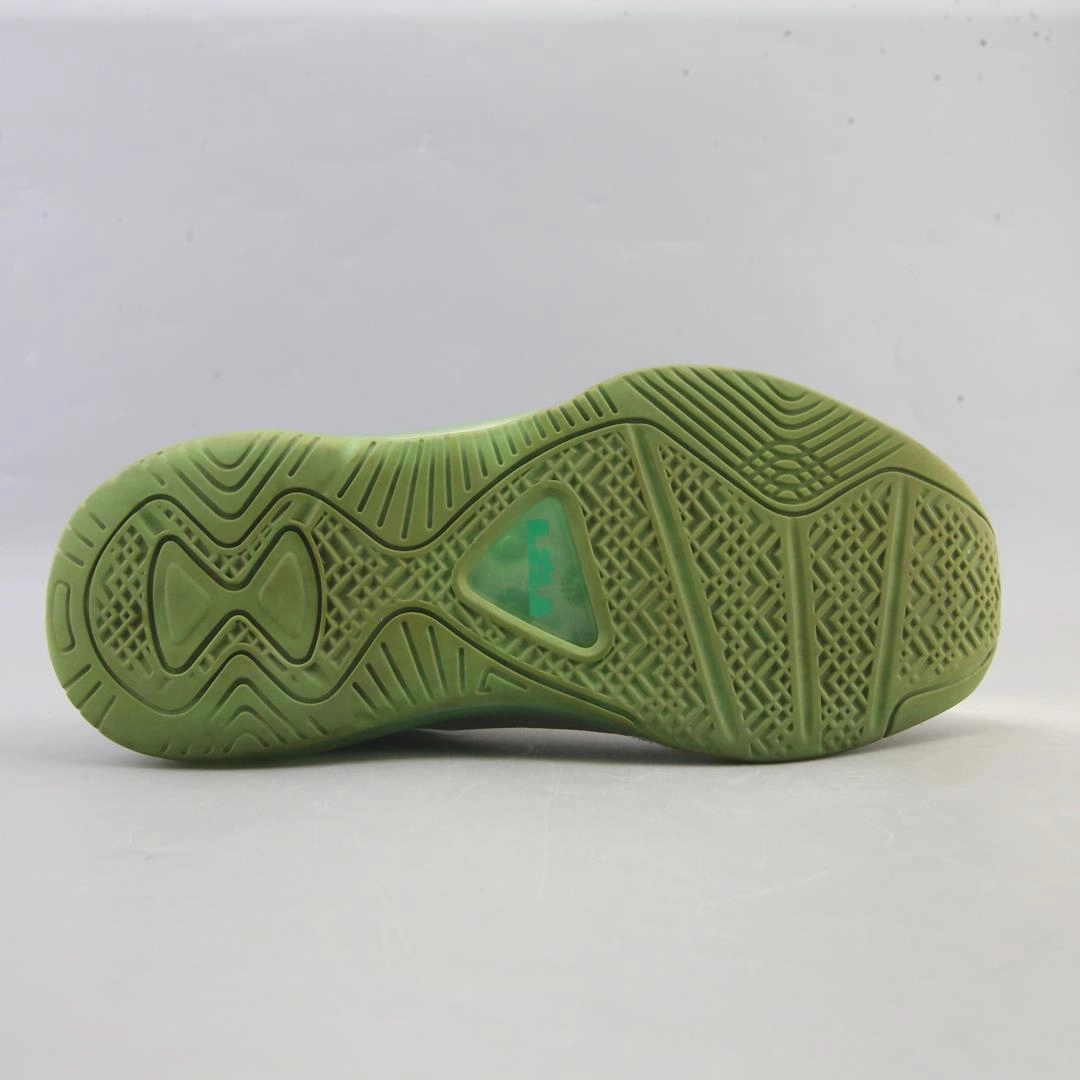 NIKE MAX LEBRON 11 Air Basketball Shoes 1980s