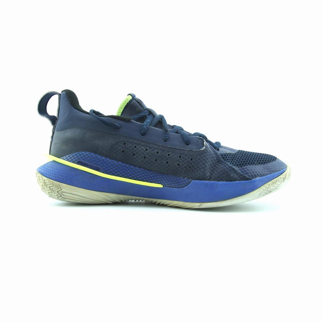 Grey And Pink Basketball Shoes UNDER ARMOUR  CURRY 7