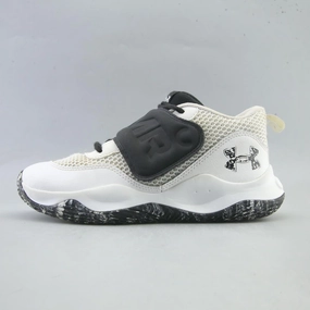 Best Basketball Shoes Under 200 Dollars UNDER ARMOUR ZONE BB 2
