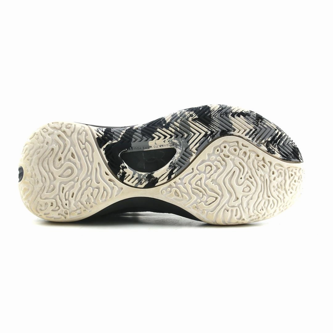 UNDER ARMOUR LOCKDOWN 6 Basketball Shoes On Court