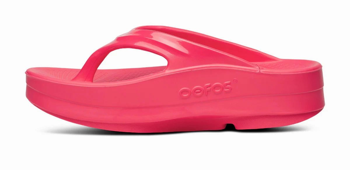 Foamies Flip Flops OOFOS WOMENS OOMEGA THONG - NEON BERRY