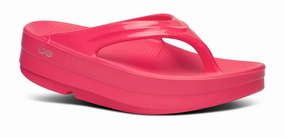 Flip Flops That Cover Big Toe OOFOS WOMENS OOMEGA THONG - NEON BERRY