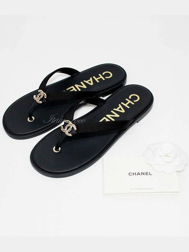 Slippers Size 9 WoMen's CC Logo Flip Flops Black Chanel