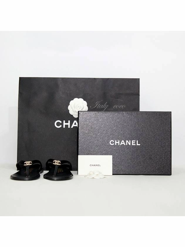 WoMen's CC Logo Flip Flops Black Chanel Axolotl Slippers