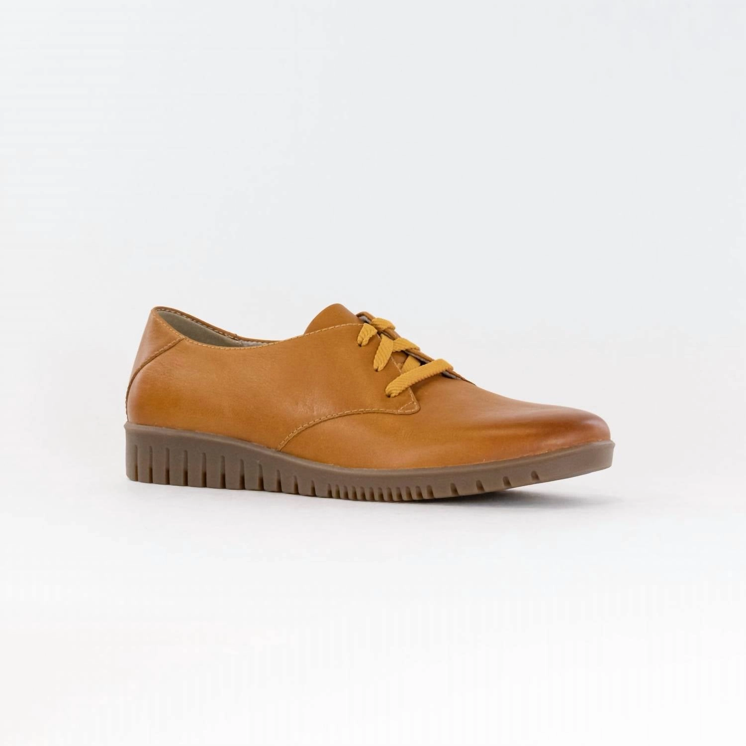 Women's Libbie Oxford Shoes In Mustard Wearing Oxfords With Jeans